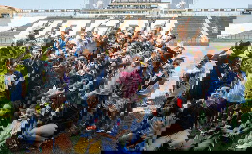 Payet foi tietado por crianças em São Januário