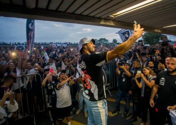 Chegada do jogador Dimitri Payet para assinar contrato com o Vasco da Gama no Aeroporto do Galeao