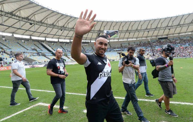 Payet no gramado do Maracanã