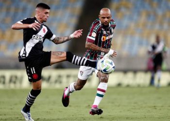 Gabriel Pec em jogo contra o Fluminense