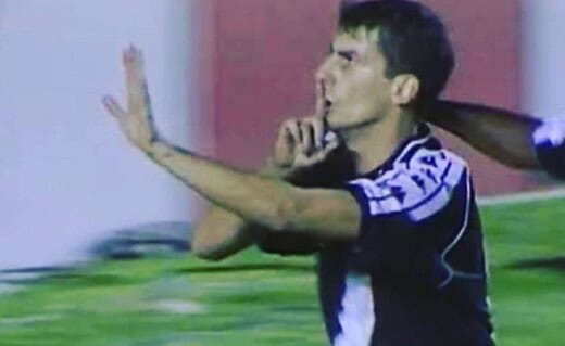 Pedrinho provocou a torcida do Flamengo em 2000