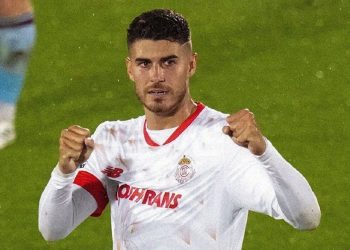 Pedro Raul comemorando gol pelo Toluca-MEX