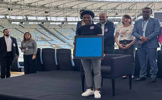 Pretinha é homenageada na calçada da fama do Maracanã