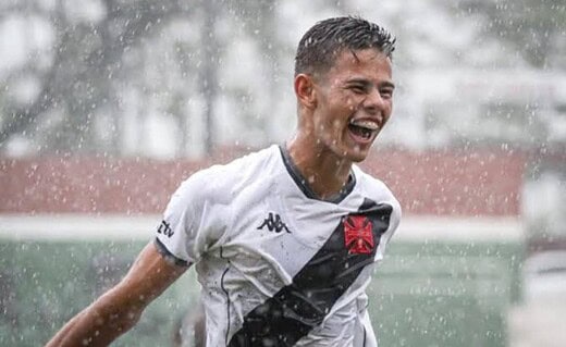 Ray em ação pelo Sub-20 do Vasco