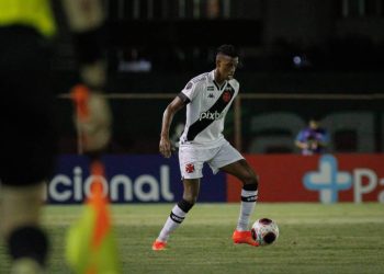 Robson Bambu em jogo contra o Audax