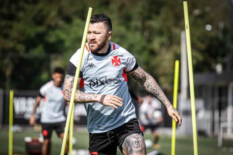 Rossi em treino do Vasco