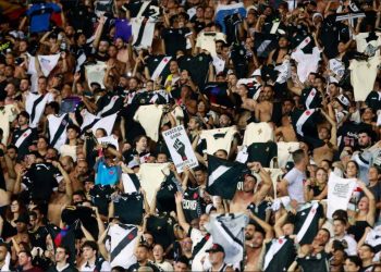 Torcida do Vasco no Maracanã no clássico contra o Botafogo
