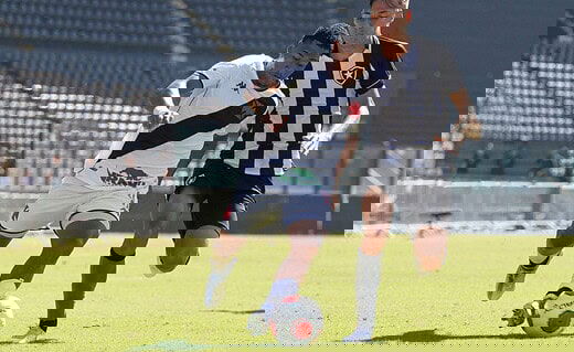 Juan em ação pelo Vasco contra o Botafogo pelo Carioca Sub-20 2022