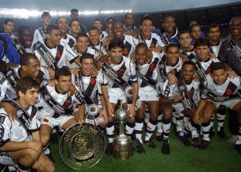 Elenco campeão da Libertadores 1998 pelo Vasco