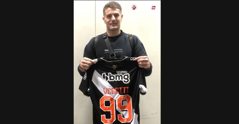 Pablo Vegetti com a camisa 99 do Vasco