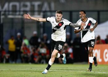 Vegetti estreia pelo Vasco com gol