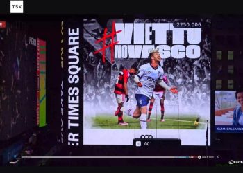 Torcida do Vasco leva campanha por Luciano Vietto a Time Square