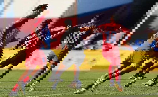 Vinicius Paiva em campo pelo Sheriff, da Moldávia