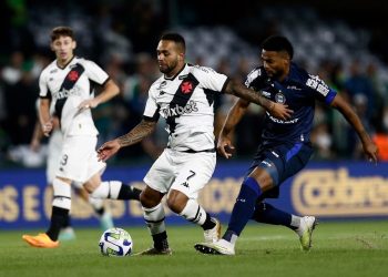 Alex Teixeira durante o jogo contra o Coritiba