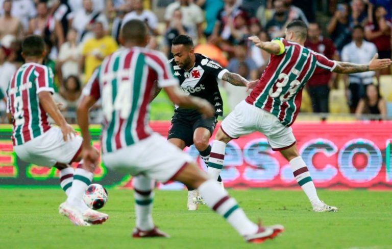 Alex Teixeira durante o jogo contra o Fluminense