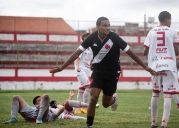 Medina comemorando gol contra o Bangu pelo Carioca Sub-15 2023