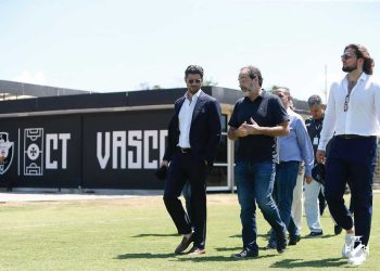 Dirigentes da 777 no CT Moacyr Barbosa