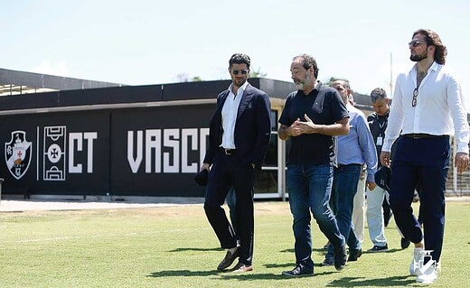 Dirigentes da 777 no CT Moacyr Barbosa