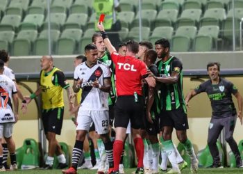 Expulsão de Iago Maidana em América-MG x Vasco
