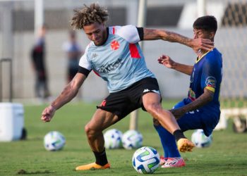 Figueiredo em jogo-treino pelo Vasco contra o Sampaio Corrêa-RJ