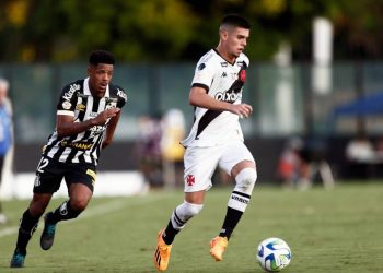 Gabriel Pec durante jogo contra o Santos