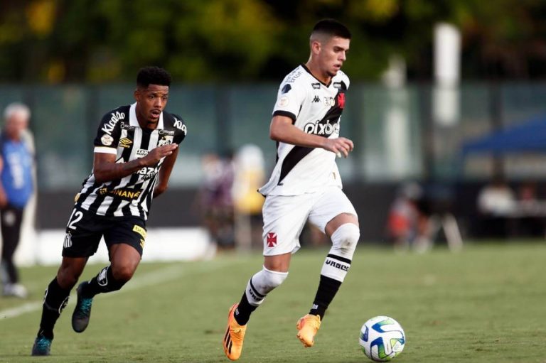 Gabriel Pec durante jogo contra o Santos