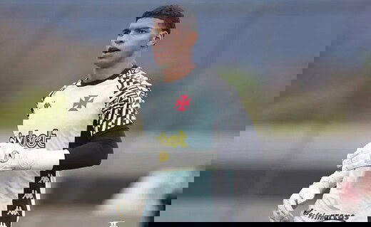 Halls em treino do Vasco no CT Moacyr Barbosa