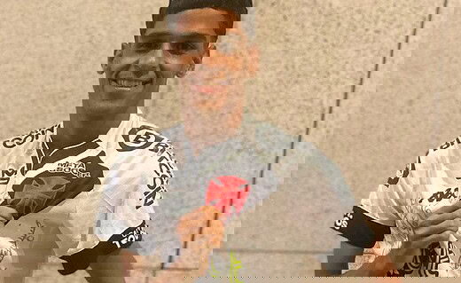 Iran Ferreira, popularmente conhecido como ''Luva de Pedreiro'', é torcedor do Vasco