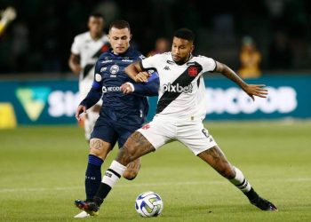 Jair durante o jogo contra o Coritiba