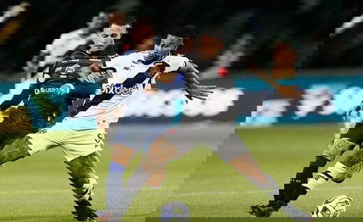 Jair durante o jogo contra o Coritiba