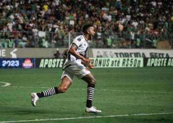 Jair fez o gol da vitória do Vasco contra o América-MG