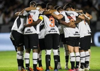 Jogadores do Vasco em jogo contra o Bahia