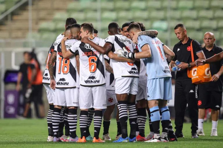 Jogadores do Vasco na Arena Independência