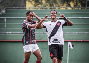 Julião celebra gol sobre o Fluminense