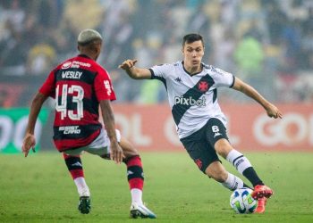 Lucas Piton durante jogo contra o Flamengo
