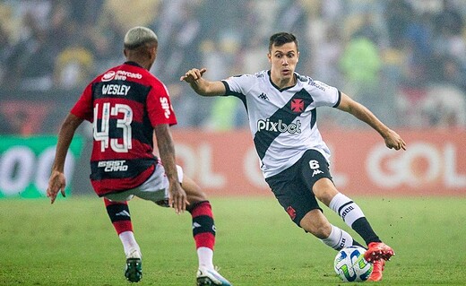 Lucas Piton durante jogo contra o Flamengo