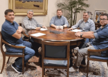 Presidente da FERJ, Rubens Lopes, e diretores se reuniram com o CEO do Vasco, Lúcio Barbosa