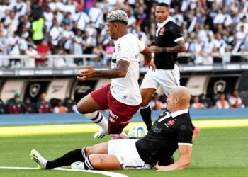 Maicon durante o jogo contra o Fluminense