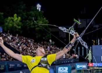 Vascaíno Marcus D'Almeida vence a Copa do Mundo de Tiro com Arco