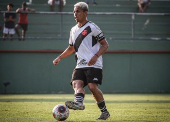 Marlon Santos em ação pelo Sub-20 do Vasco