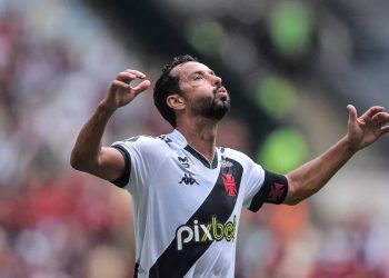 Nenê durante jogo contra o Flamengo