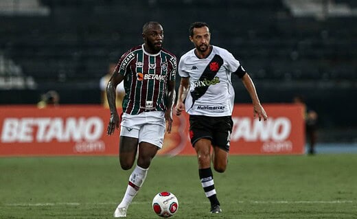 Nenê durante jogo contra o Fluminense