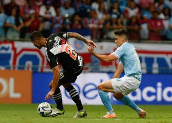 Praxedes em ação pelo Vasco contra o Bahia