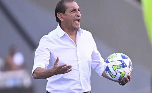 Ramón Díaz em jogo Nilton Santos