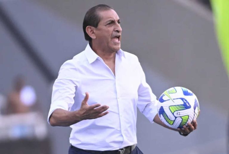 Ramón Díaz em jogo Nilton Santos