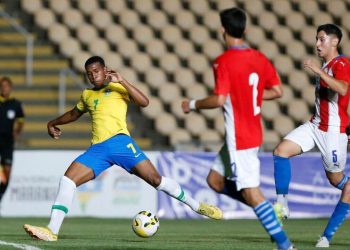 Rayan, atacante do Vasco, marcando o gol contra o Paraguai