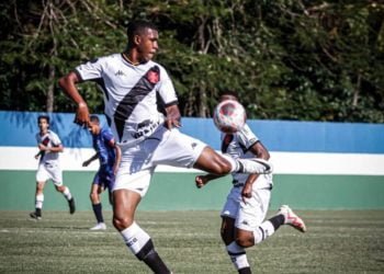 Rayan marcou duas vezes no 7x0 sobre o Maricá