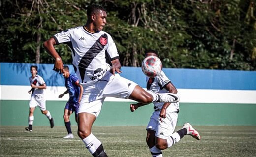 Rayan marcou duas vezes no 7x0 sobre o Maricá