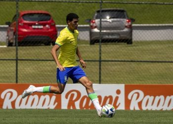 Renan Sousa em ação pela Seleção Brasileira Sub-15
