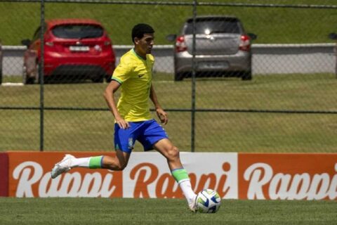 Renan Sousa em ação pela Seleção Brasileira Sub-15